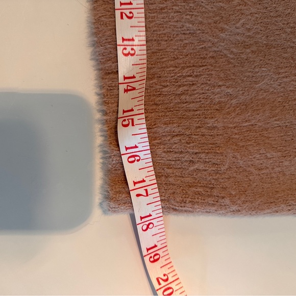 NWT V-neck camel sweater - Picture 7 of 7